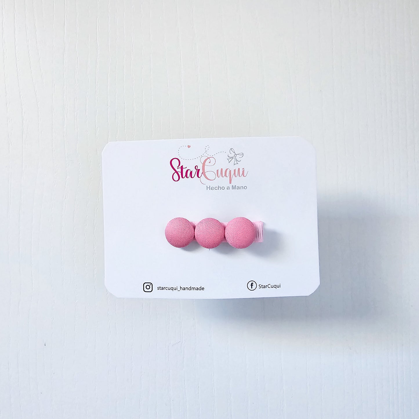 Pinza botón rosa