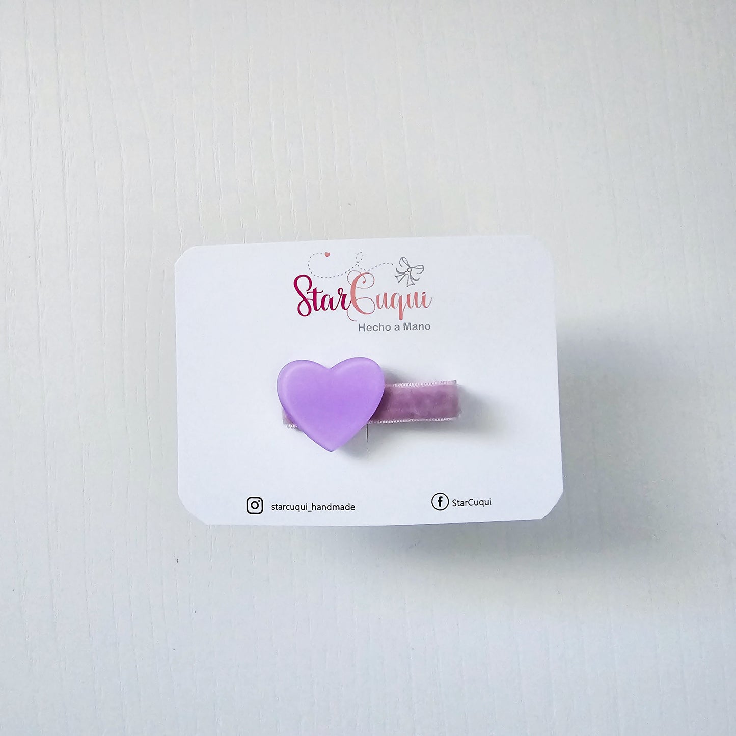 Pinza corazón violeta