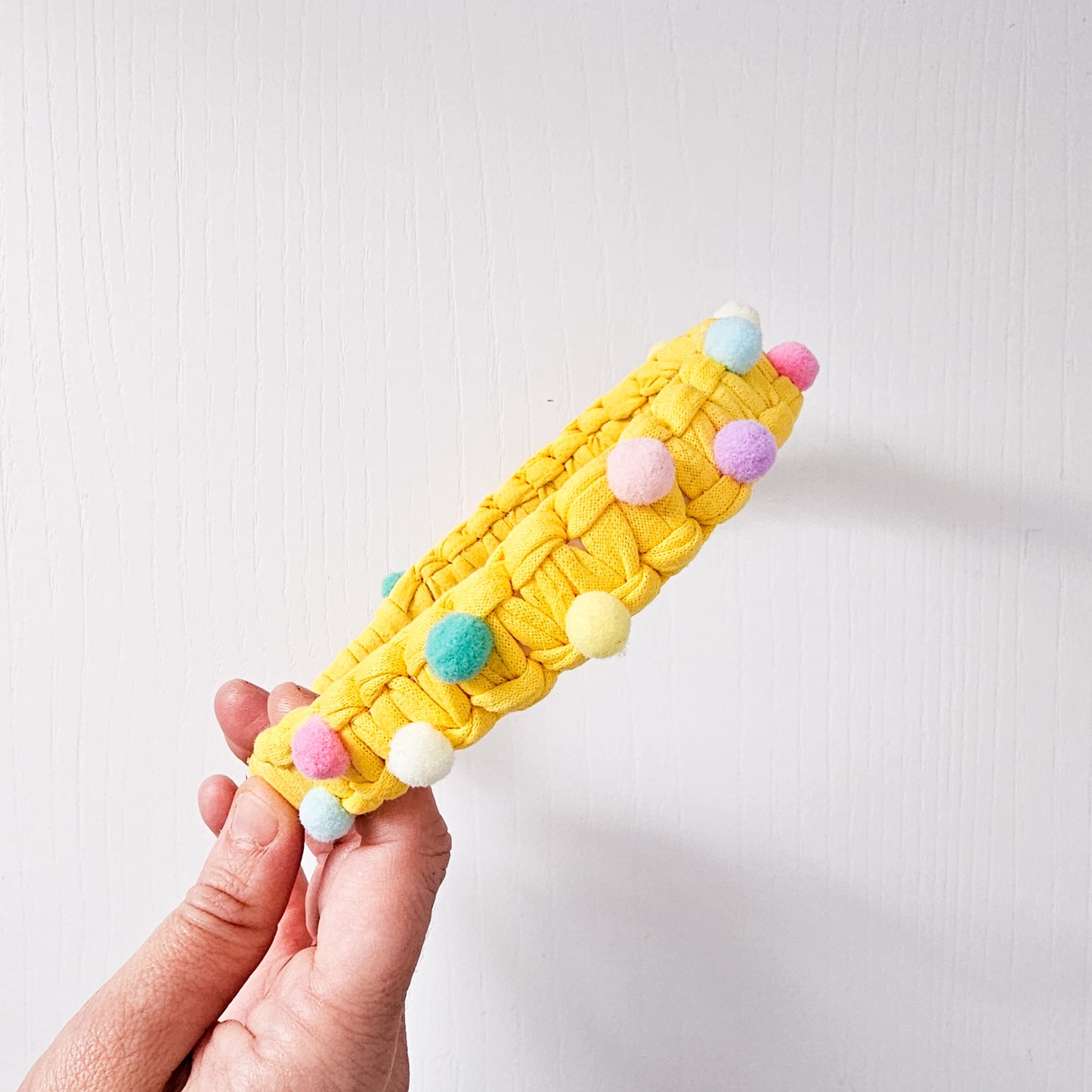 Diadema Pompón amarillo