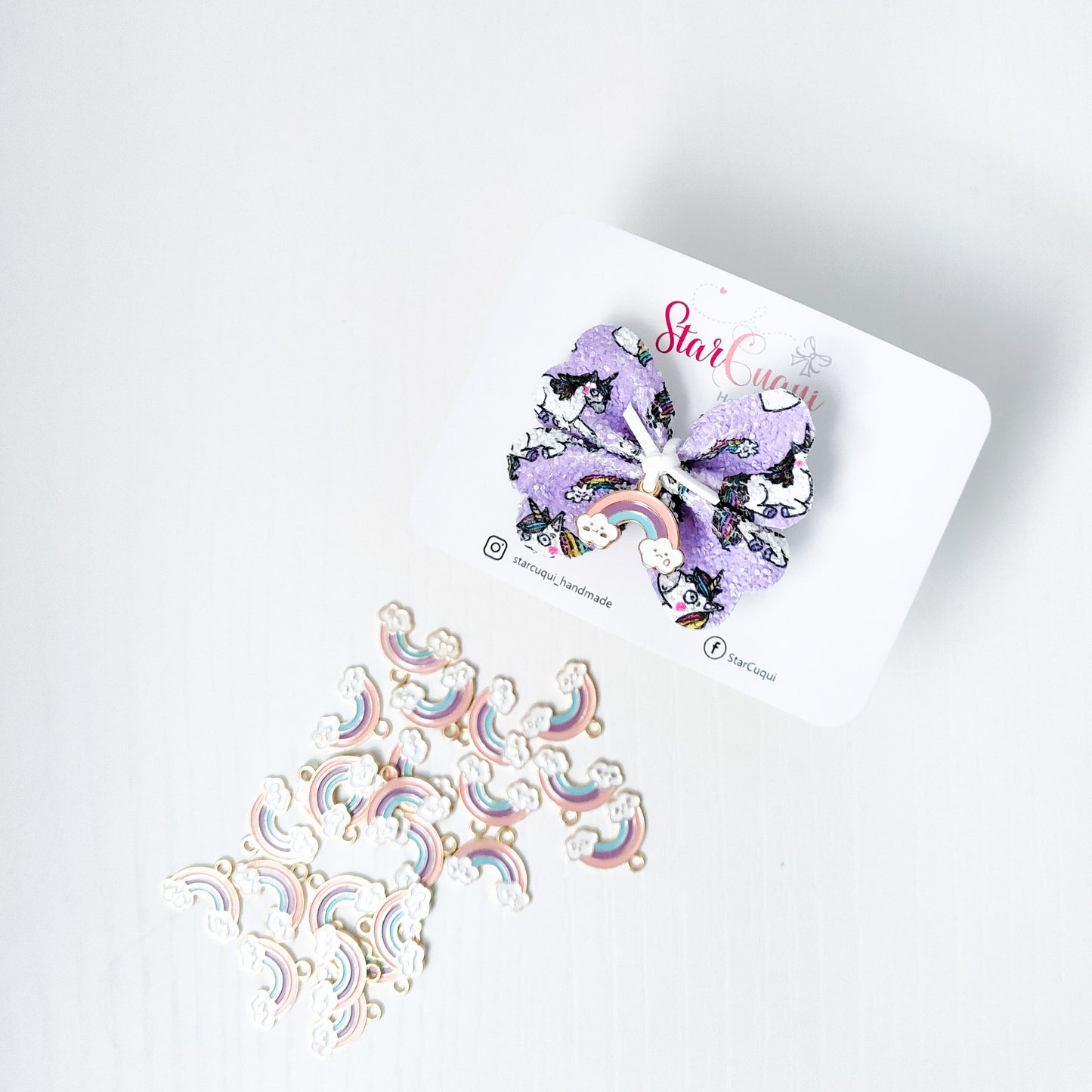 Unicornio violeta