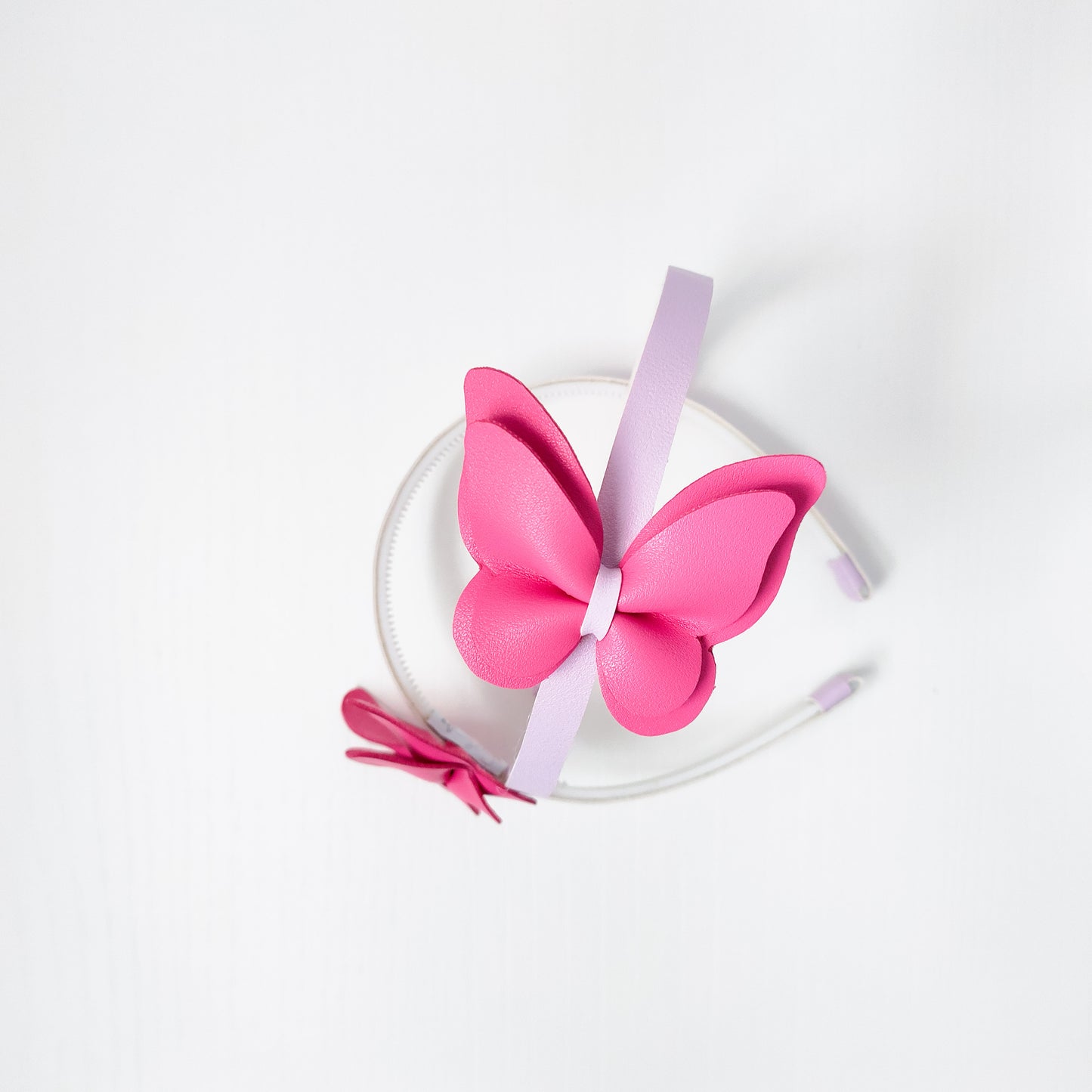 Diadema mariposa fuscia/malva