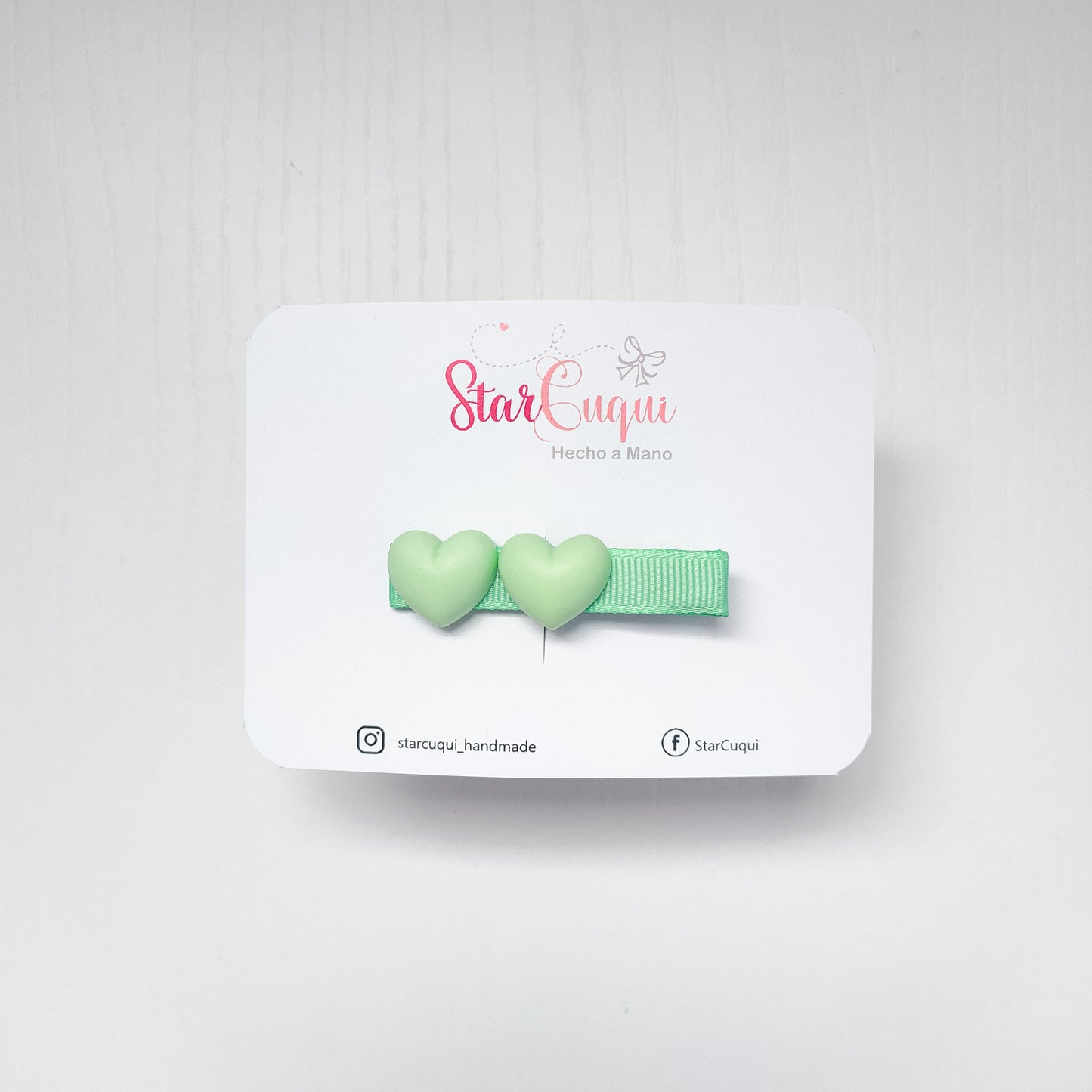 Pinza arcoíris corazón verde
