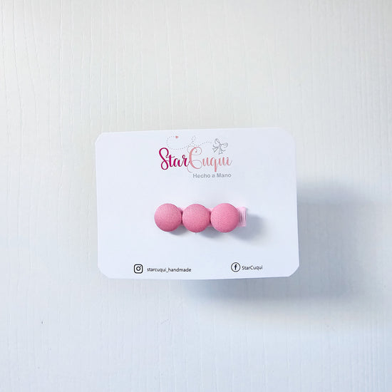 Pinza botón rosa