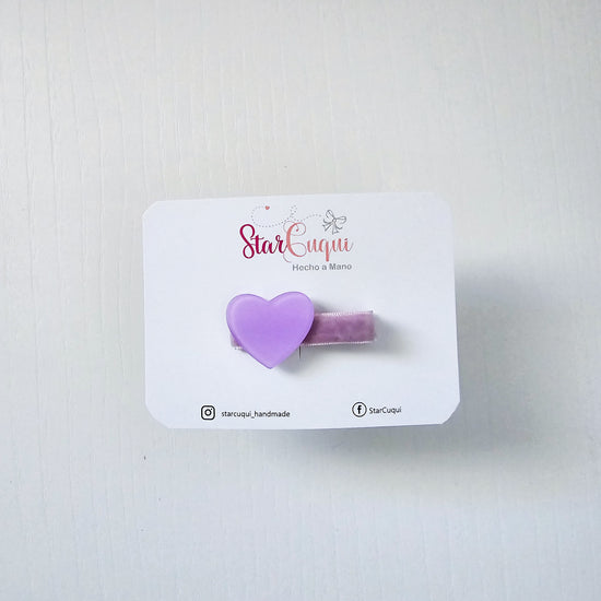 Pinza corazón violeta